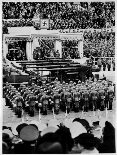 20. aprill 1939. Paraad Hitleri 50-nda juubeli puhul Berliinis. 