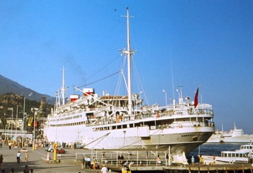 „Admiral Nahhimov” Jalta sadamas