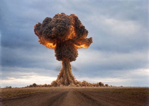 Nõukogude Liidu esimene tuumaplahvatus Semipalatinski polügoonil 29. augustil 1949. Aatomiseen on hakanud juba kuju võtma.