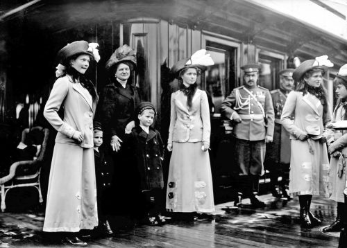 Georg Donatus ja Hesse Louis tsaari jahtlaeval „Štandart” Jaltas 1912