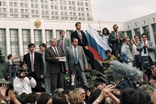 Jeltsin esineb Moskvas 21. augustil 1991