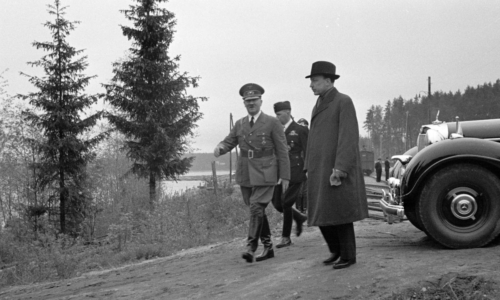 Hitler ja president Ryti siirduvad kohtumispaika.