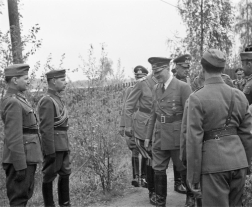 Hitler koos Soome võõrustajatega.