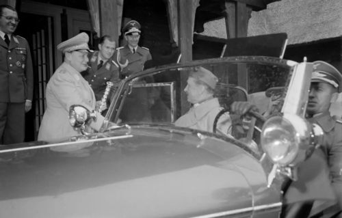 Göring jätab oma jahimajas Mannerheimiga hüvasti.