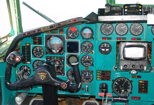 Tu-154M-cocpit UTA